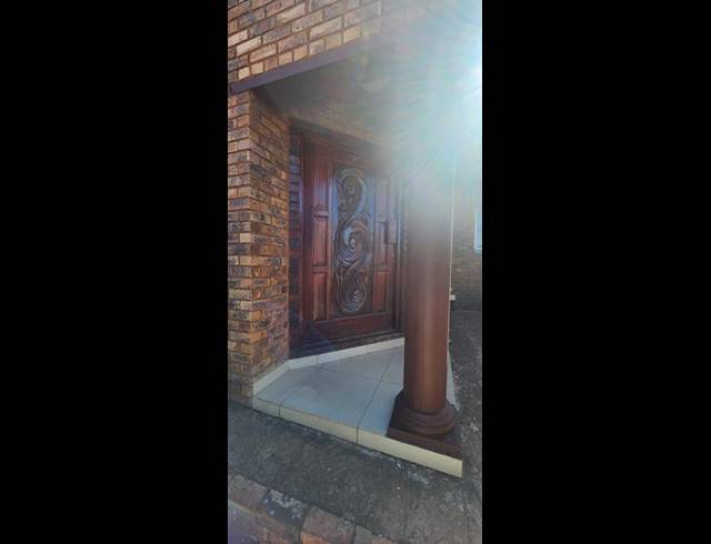 5 BEDROOM HOUSE FOR SALE IN DANVILLE EXT 5